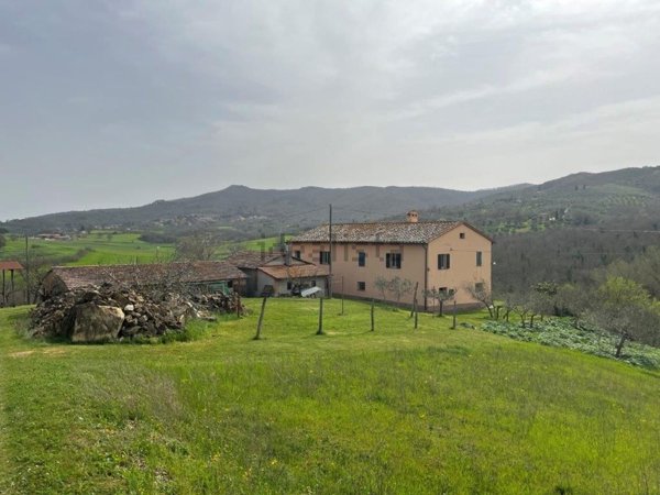 casa indipendente in vendita a Paciano