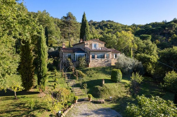 casa indipendente in vendita a Paciano