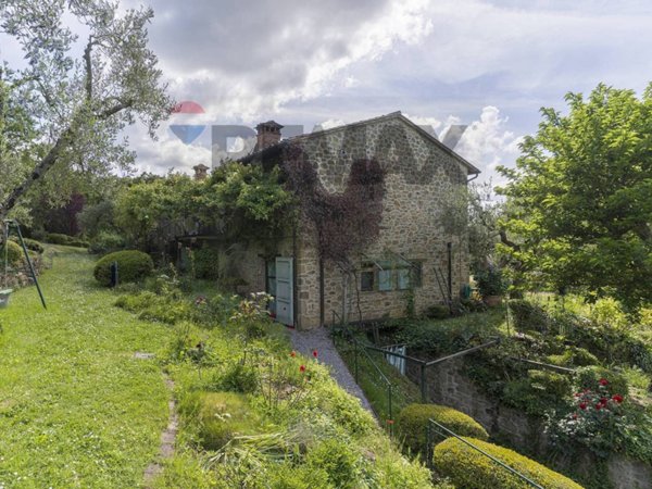 casa indipendente in vendita a Paciano