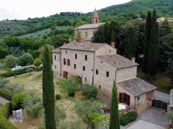 casa indipendente in vendita a Paciano