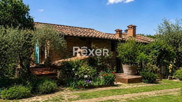 casa indipendente in vendita a Paciano