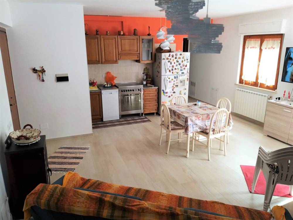 casa indipendente in vendita a Paciano