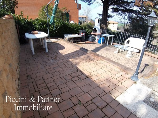 casa indipendente in vendita a Paciano