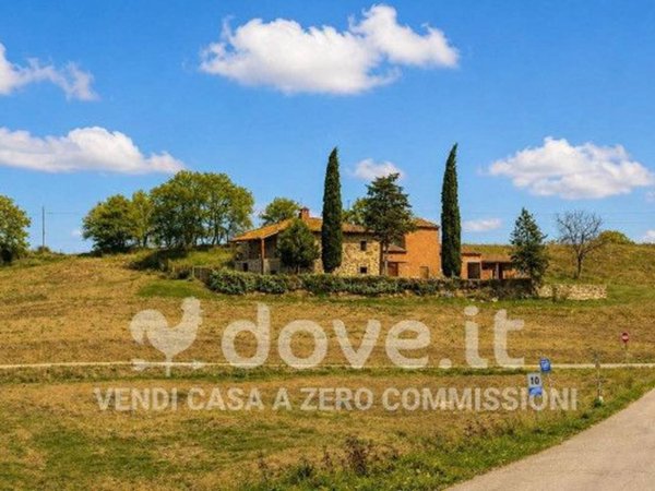 casale in vendita a Paciano