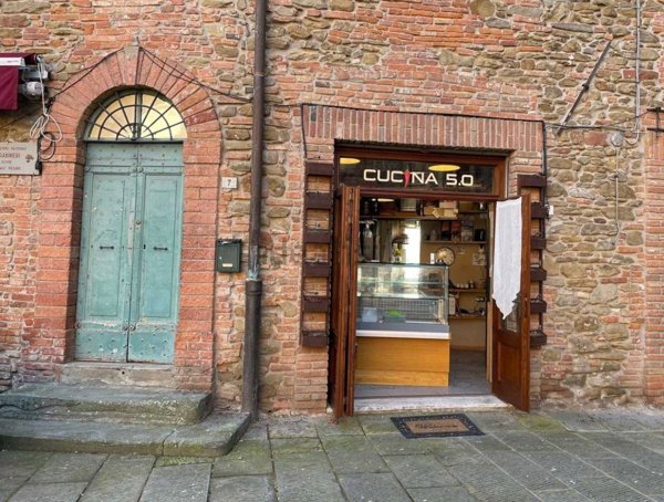 locale commerciale in vendita a Panicale