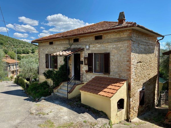 casa indipendente in vendita a Panicale in zona Casalini
