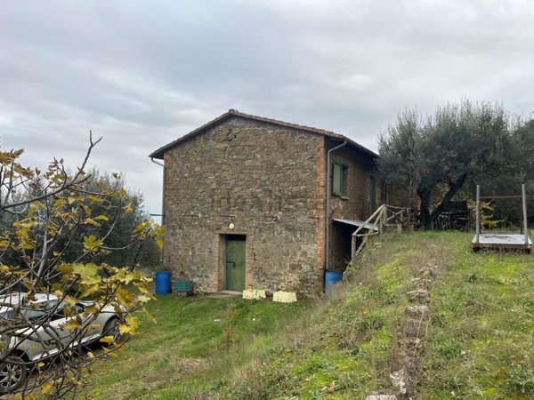 locale di sgombero in vendita a Panicale