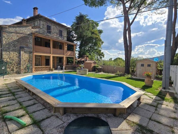 casa indipendente in vendita a Panicale in zona Migliaiolo