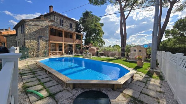 casa indipendente in vendita a Panicale in zona Migliaiolo