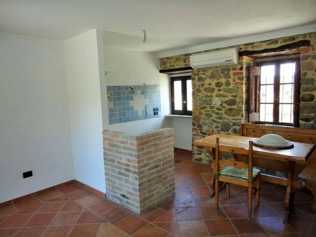 intera palazzina in vendita a Panicale in zona Tavernelle