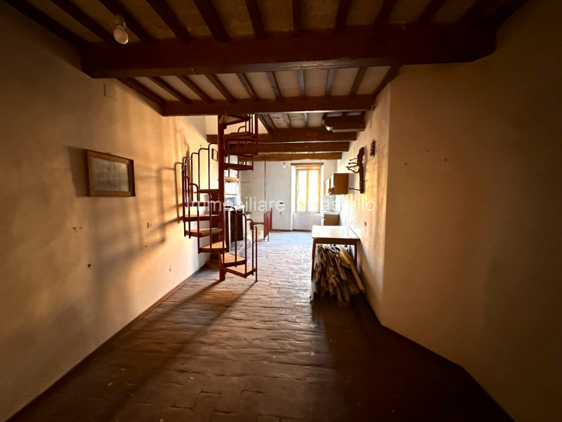 intera palazzina in vendita a Panicale in zona Colle Calzolaro