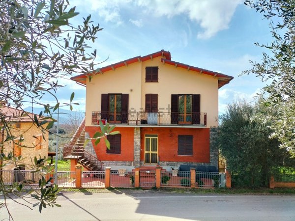 casa indipendente in vendita a Panicale