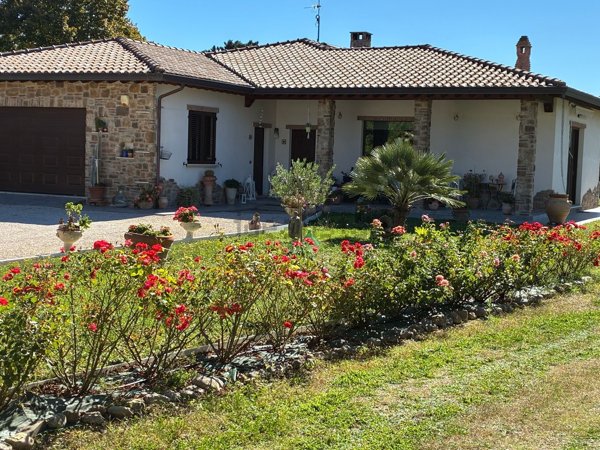 casa indipendente in vendita a Panicale in zona Tavernelle