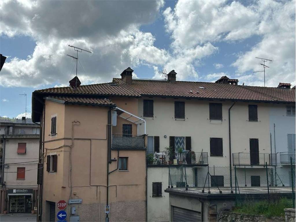 intera palazzina in vendita a Panicale in zona Tavernelle