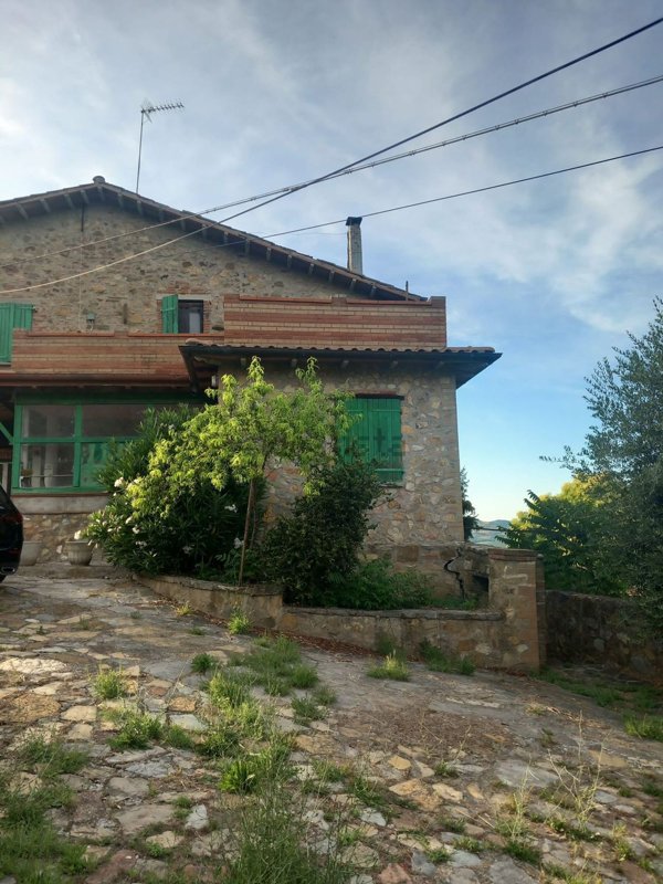 casa indipendente in vendita a Panicale in zona Tavernelle