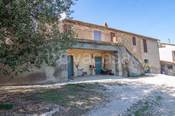 casa indipendente in vendita a Passignano sul Trasimeno