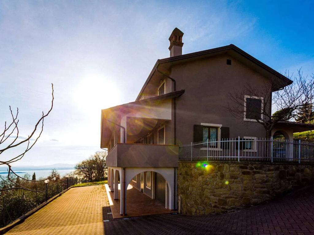 casa indipendente in vendita a Passignano sul Trasimeno