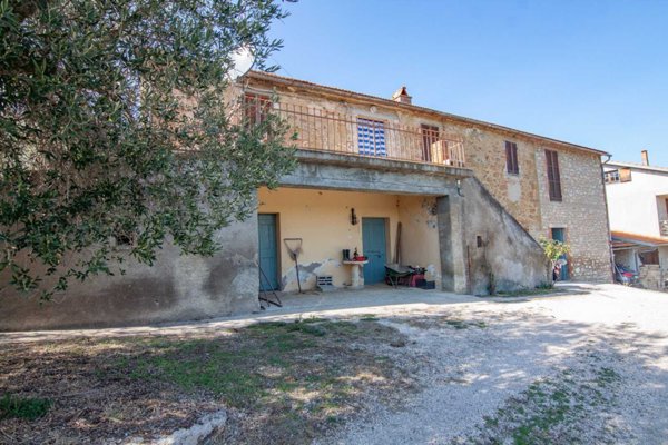 casa indipendente in vendita a Passignano sul Trasimeno