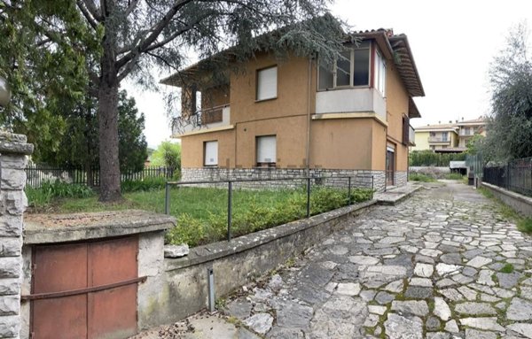 casa indipendente in vendita a Passignano sul Trasimeno
