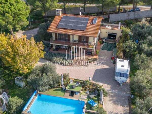 casa indipendente in vendita a Passignano sul Trasimeno