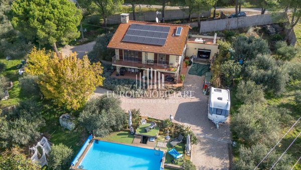 casa indipendente in vendita a Passignano sul Trasimeno