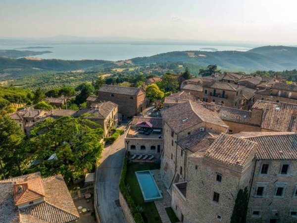 intera palazzina in vendita a Passignano sul Trasimeno in zona Castel Rigone