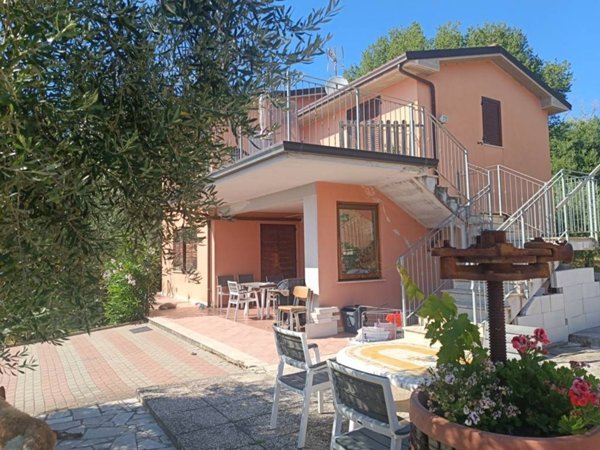 casa indipendente in vendita a Passignano sul Trasimeno
