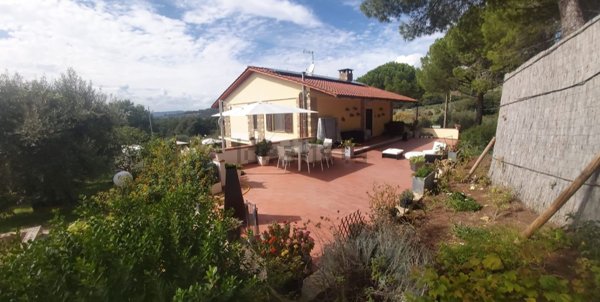 casa indipendente in vendita a Passignano sul Trasimeno