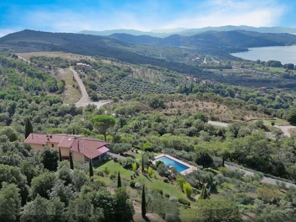 casa indipendente in vendita a Passignano sul Trasimeno