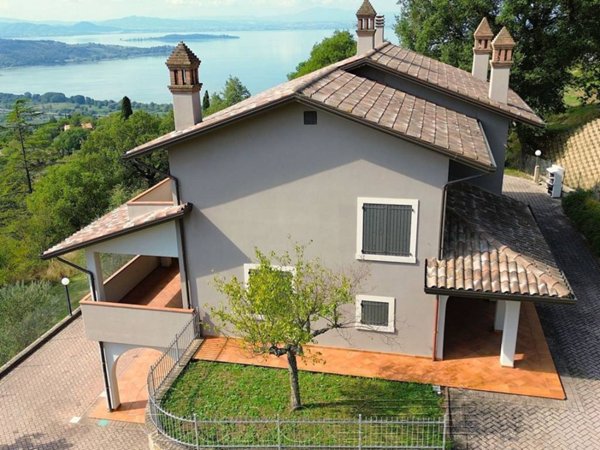 casa indipendente in vendita a Passignano sul Trasimeno