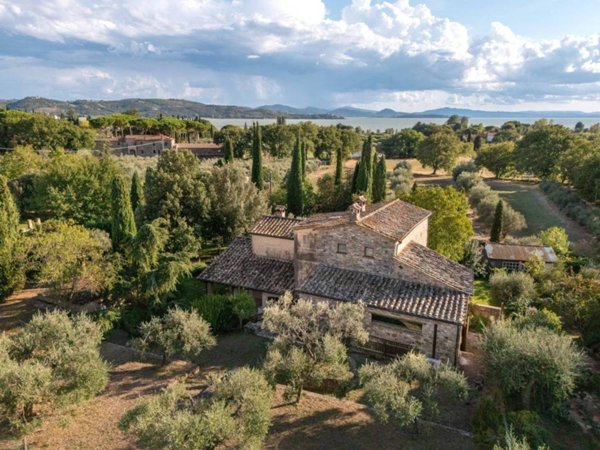 casa indipendente in vendita a Passignano sul Trasimeno