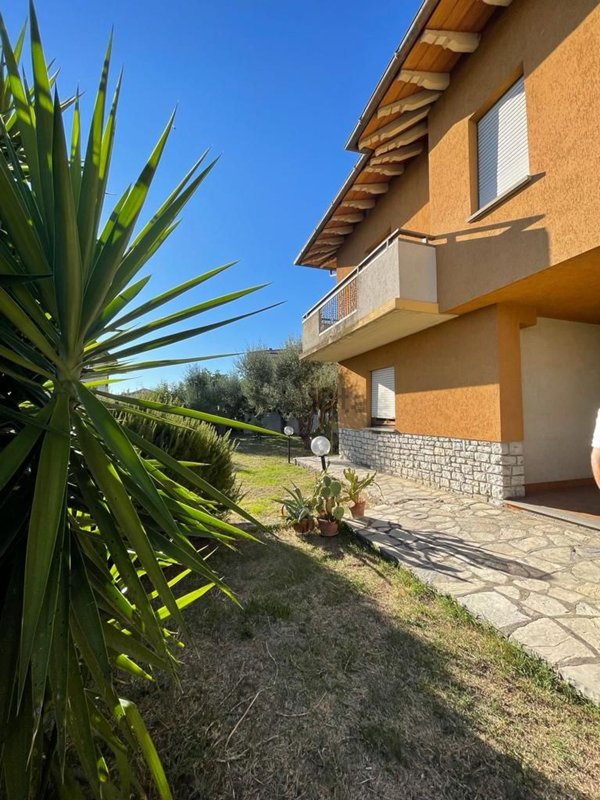 casa indipendente in vendita a Passignano sul Trasimeno