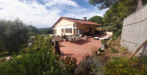 casa indipendente in vendita a Passignano sul Trasimeno in zona Pischiello