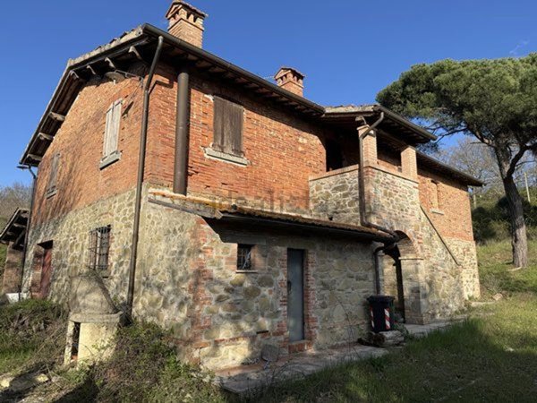 pentavano in vendita a Passignano sul Trasimeno