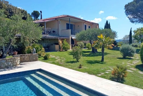 casa indipendente in vendita a Passignano sul Trasimeno