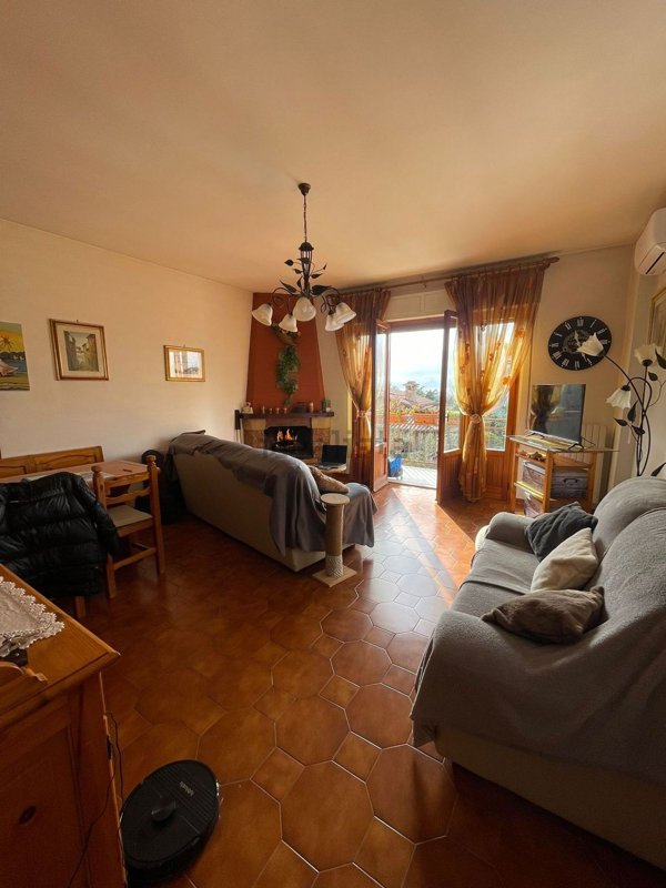 casa semindipendente in vendita a Passignano sul Trasimeno