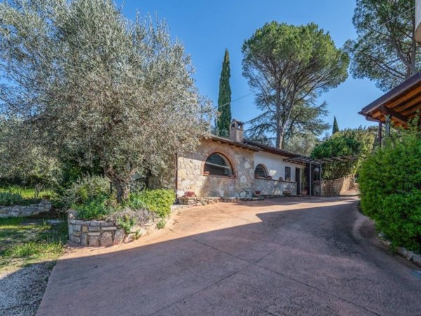 casa indipendente in vendita a Passignano sul Trasimeno