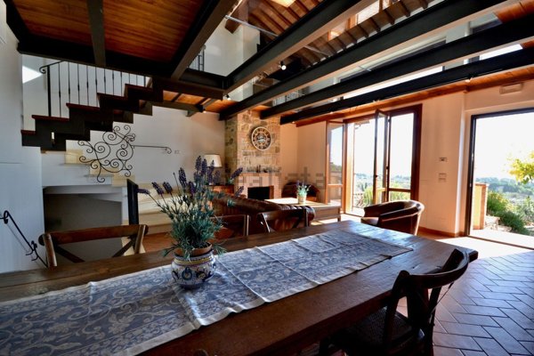 casa indipendente in vendita a Passignano sul Trasimeno