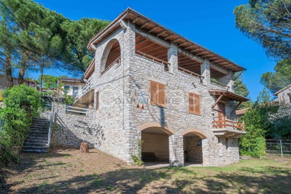 casa indipendente in vendita a Passignano sul Trasimeno in zona Castel Rigone
