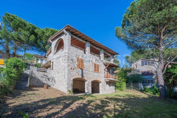 casa indipendente in vendita a Passignano sul Trasimeno in zona Castel Rigone
