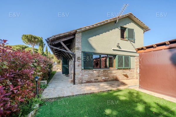 casa indipendente in vendita a Passignano sul Trasimeno in zona Castel Rigone