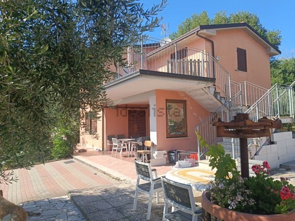 casa indipendente in vendita a Passignano sul Trasimeno