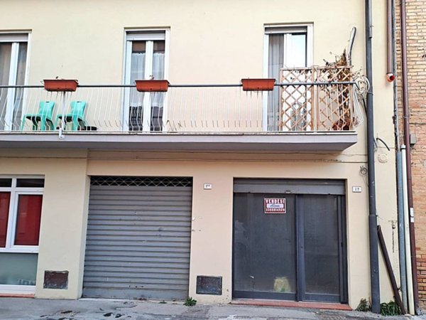 locale commerciale in vendita a Passignano sul Trasimeno