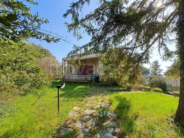 casa indipendente in vendita a Passignano sul Trasimeno in zona Castel Rigone