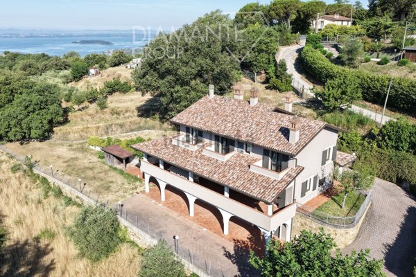 casa indipendente in vendita a Passignano sul Trasimeno in zona Castel Rigone