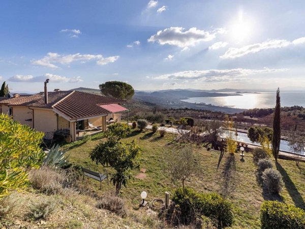 casa indipendente in vendita a Passignano sul Trasimeno in zona San Donato