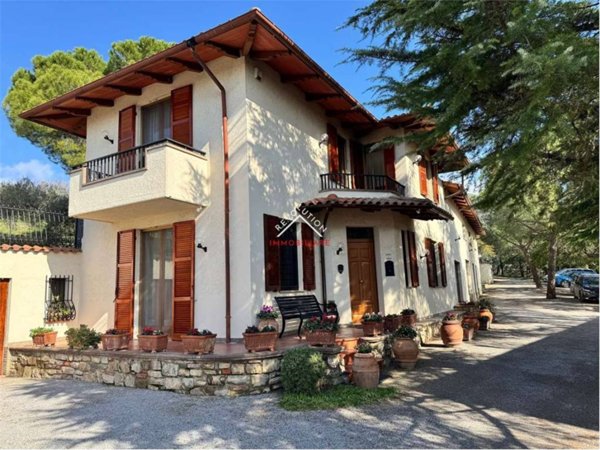 casa indipendente in vendita a Passignano sul Trasimeno in zona Pischiello