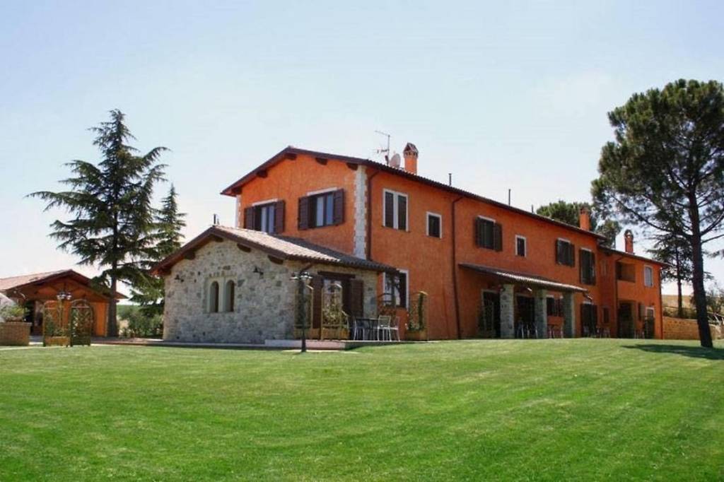 casa indipendente in vendita a Perugia in zona Collestrada