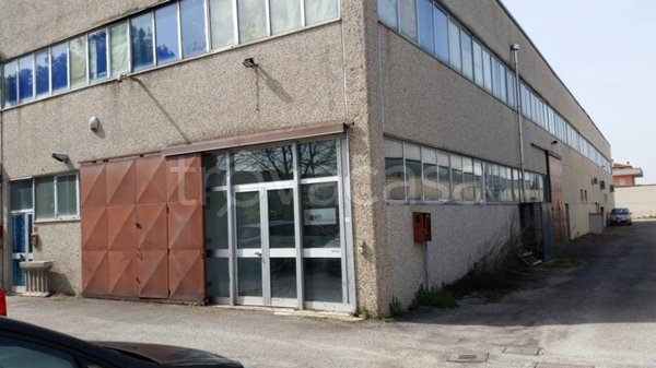 ufficio in vendita a Perugia in zona Lacugnano