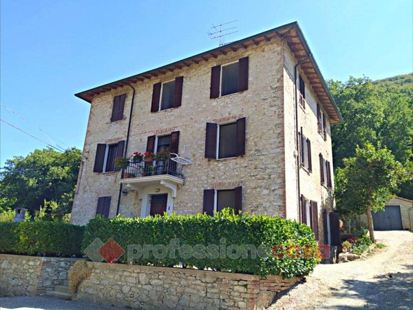 casa indipendente in vendita a Perugia in zona Colle Umberto I